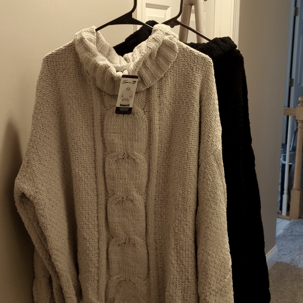Xxl cream and black sweaters set of 2